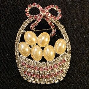 Elegant Pearl and Crystal Brooch